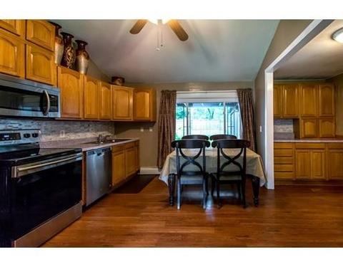 23 Seminole St, Springfield, MA 01118 photo 3
