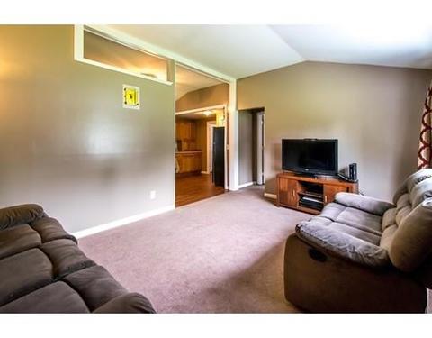 23 Seminole St, Springfield, MA 01118 photo 4