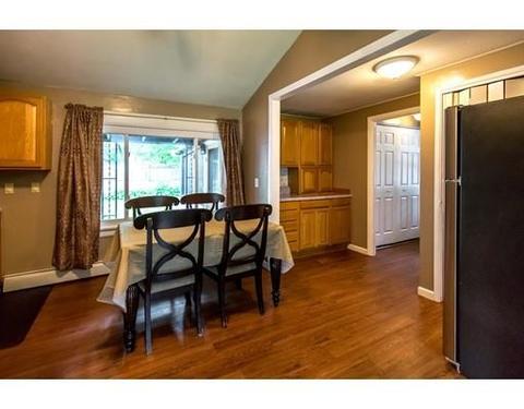 23 Seminole St, Springfield, MA 01118 photo 8
