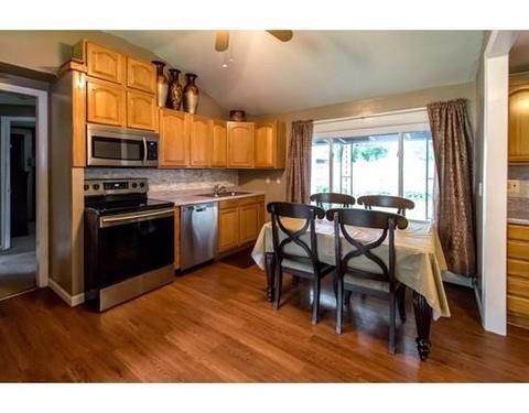 23 Seminole St, Springfield, MA 01118 photo 5