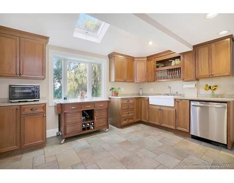 128 Lothrop St, Beverly, MA 01915 photo 4