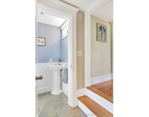 128 Lothrop St, Beverly, MA 01915 photo 14