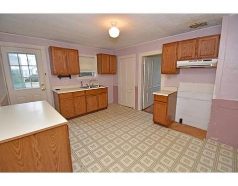 65 Emerald Pl, Easthampton, MA 01027 photo 5