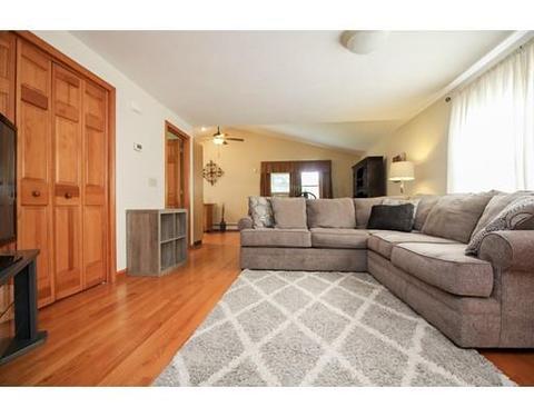 11 Eustis St, Worcester, MA 01606 photo 2