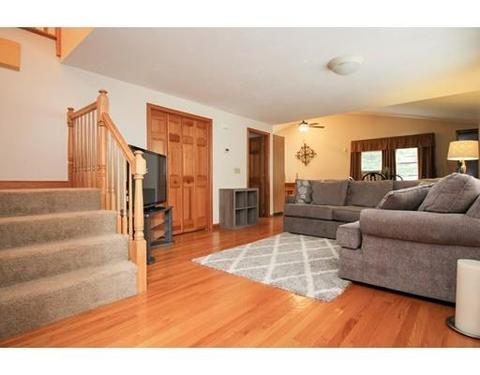 11 Eustis St, Worcester, MA 01606 photo 3