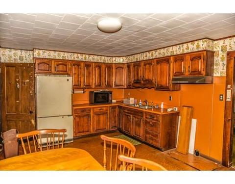 38 Bourne St, Palmer, MA 01080 photo 4
