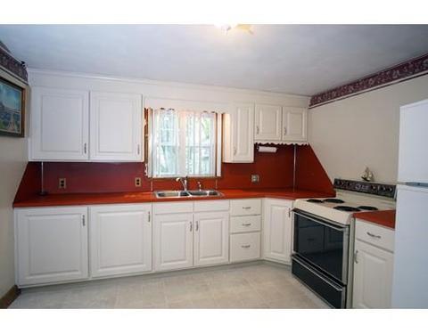 31 Strathmore St, Springfield, MA 01109 photo 5