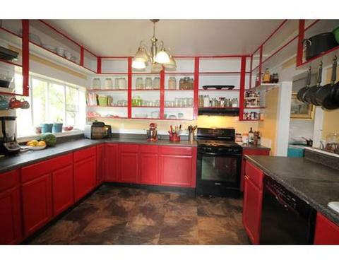 58 Haskin St, Springfield, MA 01109 photo 4