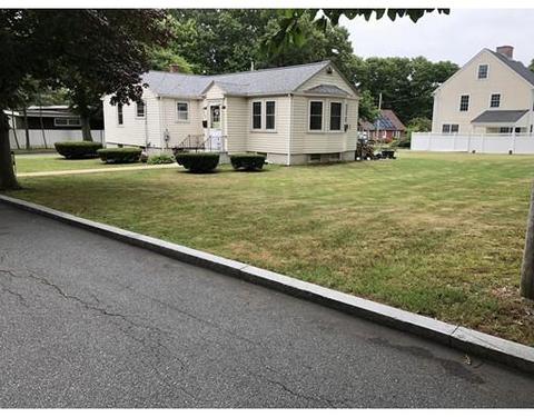 581 Ray St, Fall River, MA 02720 photo 2