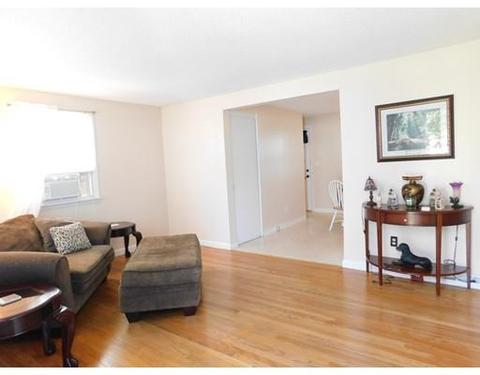 96 Laurence St, Springfield, MA 01104 photo 3