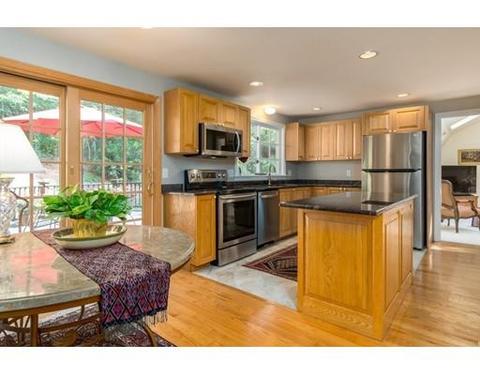 8 Eagle Ln, Beverly, MA 01915 photo 2