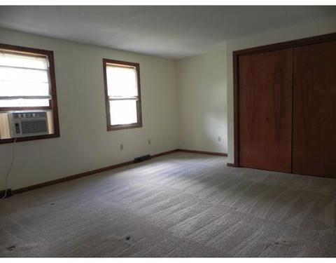35 Senator St, Springfield, MA 01129 photo 8