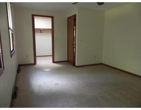 35 Senator St, Springfield, MA 01129 photo 9