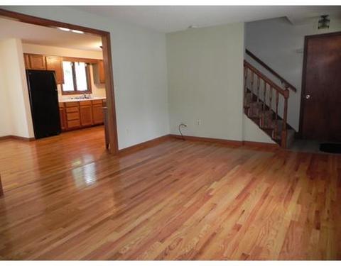 35 Senator St, Springfield, MA 01129 photo 4