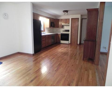 35 Senator St, Springfield, MA 01129 photo 2