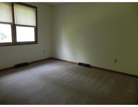 35 Senator St, Springfield, MA 01129 photo 7