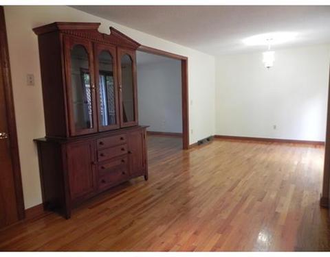 35 Senator St, Springfield, MA 01129 photo 3