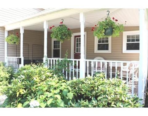 17 Maple St, Maynard, MA 01754 photo 2