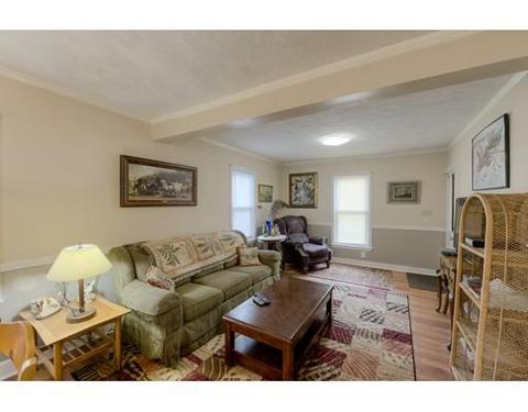 25 Lloyd Ave, Springfield, MA 01119 photo 4