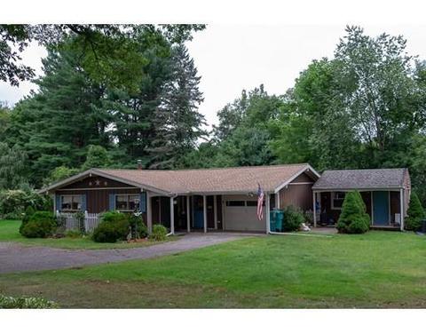 16 Brooks St, Upton, MA 01568 photo 2