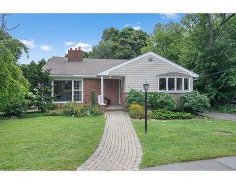 81 Cornell Rd, Marblehead, MA 01945 photo 2