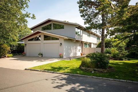 27 Spray Ave, Marblehead, MA 01945 photo 2