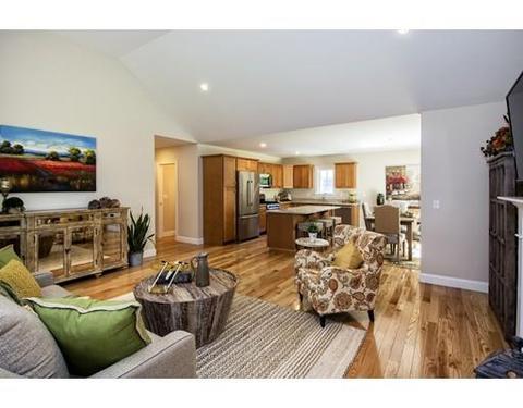 31 Cottage Ln, Mashpee, MA 02649 photo 3