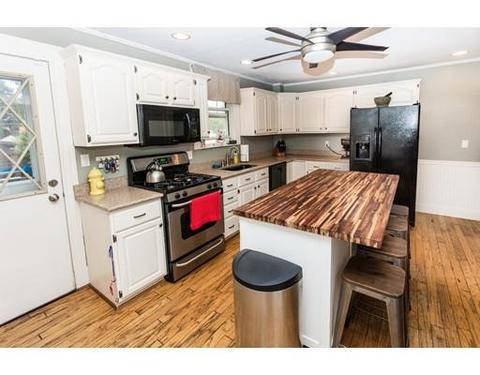 21 Trask St, Danvers, MA 01923 photo 2