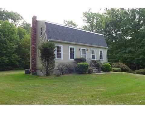 635 Maureen Cir, Mapleville, RI 02839 photo 2