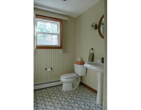 635 Maureen Cir, Mapleville, RI 02839 photo 15