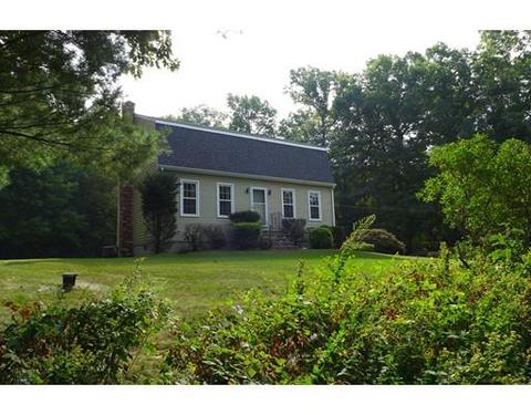 635 Maureen Cir, Mapleville, RI 02839 photo 3