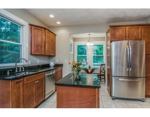 550 West St, Reading, MA 01867 photo 2
