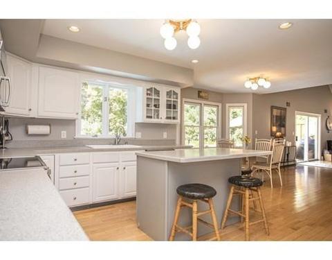 40 Suzanne Dr, Raynham, MA 02767 photo 8