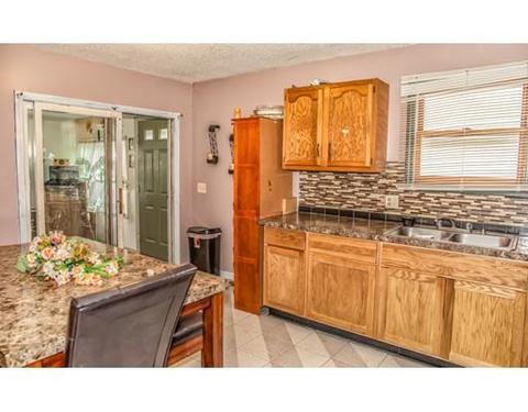 137 Avery St, Springfield, MA 01119 photo 3
