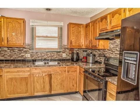 137 Avery St, Springfield, MA 01119 photo 5