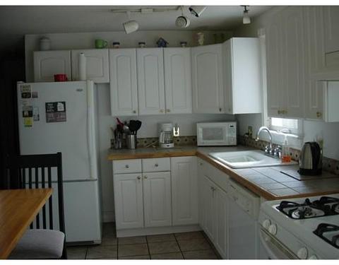 21 Cherokee Dr, Springfield, MA 01109 photo 5