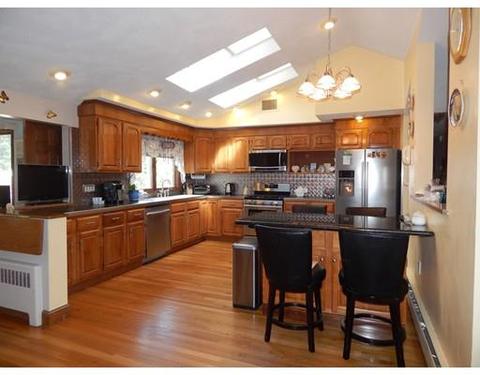 82 Forest St, Saugus, MA 01906 photo 2