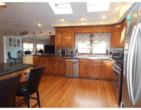 82 Forest St, Saugus, MA 01906 photo 3