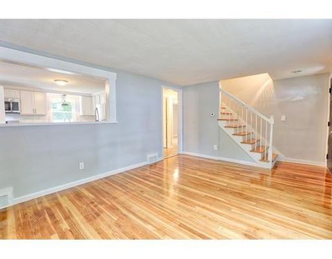66 Curve St, Springfield, MA 01104 photo 11