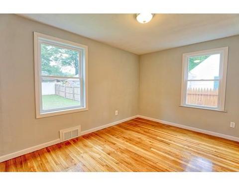66 Curve St, Springfield, MA 01104 photo 9