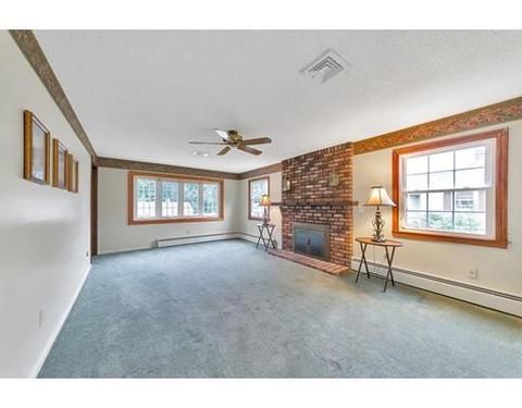 89 Pondview Dr, Chicopee, MA 01020 photo 5