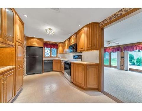 89 Pondview Dr, Chicopee, MA 01020 photo 9