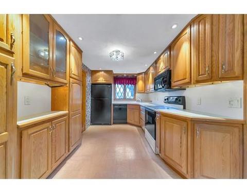 89 Pondview Dr, Chicopee, MA 01020 photo 8