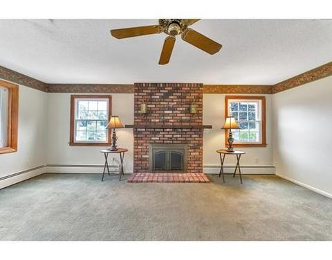 89 Pondview Dr, Chicopee, MA 01020 photo 6
