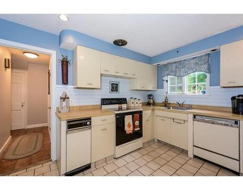 4 Dick Dr, Worcester, MA 01609 photo 11