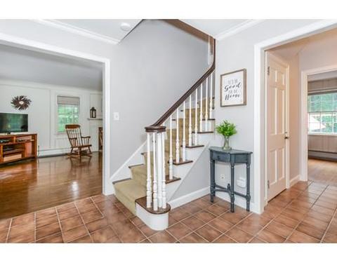 4 Dick Dr, Worcester, MA 01609 photo 2