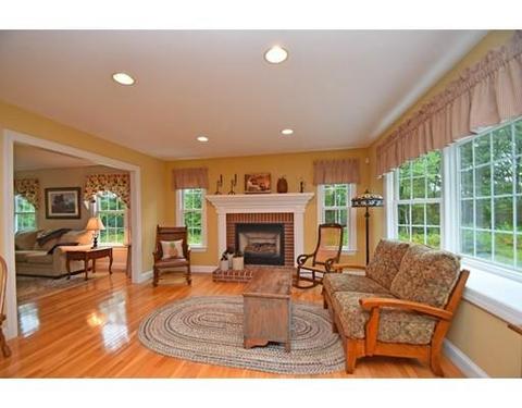 42 Miscoe Rd, Mendon, MA 01756 photo 7