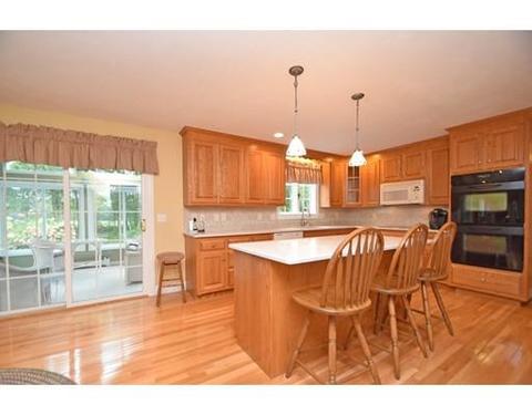 42 Miscoe Rd, Mendon, MA 01756 photo 3