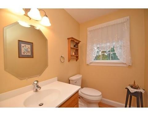 42 Miscoe Rd, Mendon, MA 01756 photo 10