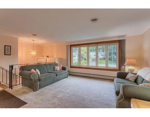7 Larson Ln, Stoneham, MA 02180 photo 3